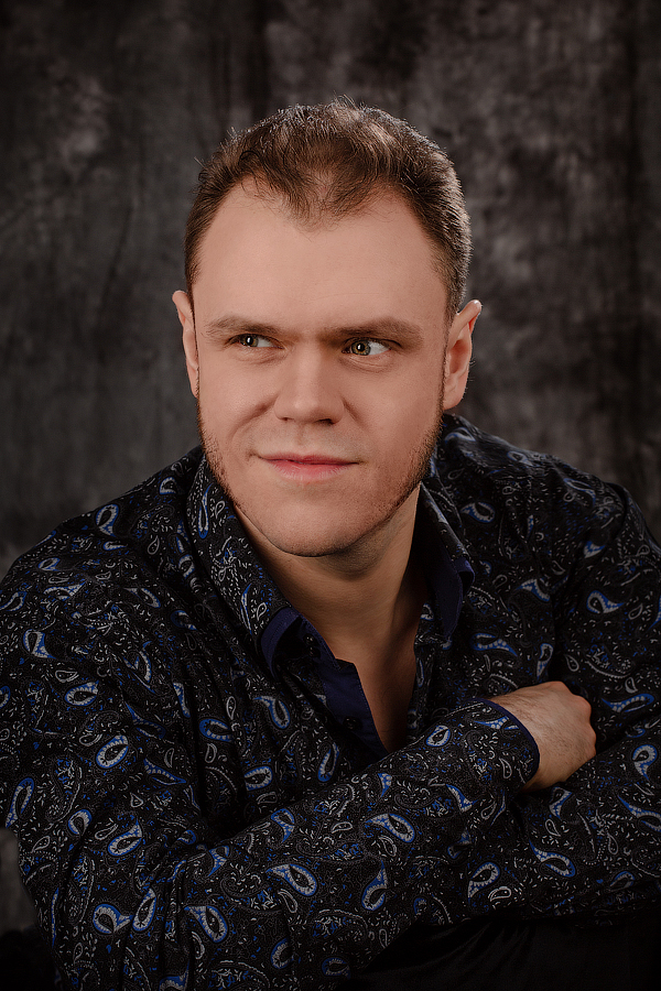 Актер театра Комедия